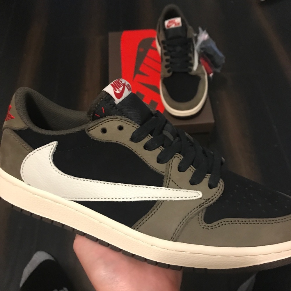 Jordan 1 Travis Scott low